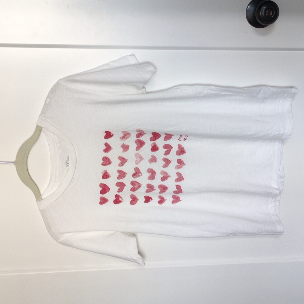 J. Crew White Graphic Tee with Red Heart Mama Design Size Small